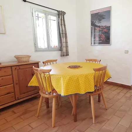 Spacious House With Pool Close To The Sea 別荘