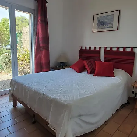 Spacious House With Pool Close To The Sea Dom wakacyjny *