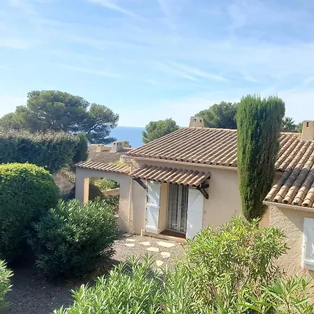 Spacious House With Pool Close To The Sea Dom wakacyjny Saint-Raphaël
