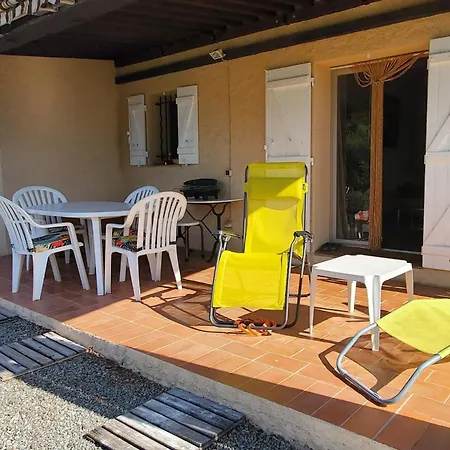 Dom wakacyjny Spacious House With Pool Close To The Sea