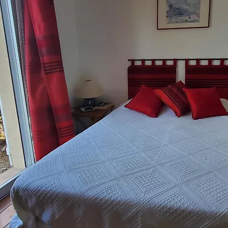 Dom wakacyjny Spacious House With Pool Close To The Sea Saint-Raphaël