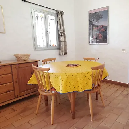 Spacious House With Pool Close To The Sea Dom wakacyjny