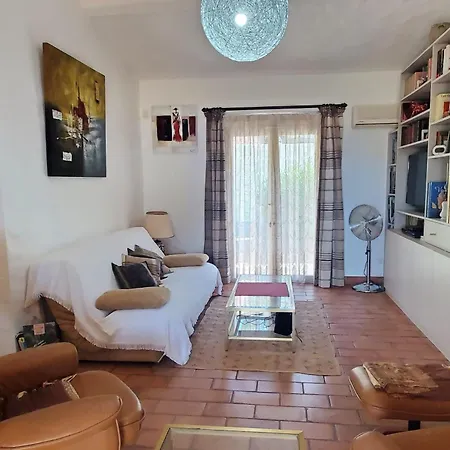 Spacious House With Pool Close To The Sea Ferienhaus *