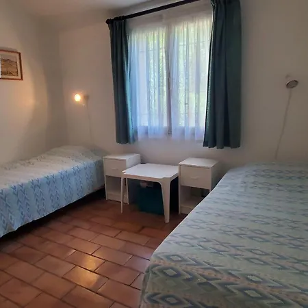 Spacious House With Pool Close To The Sea Vakantiehuis *